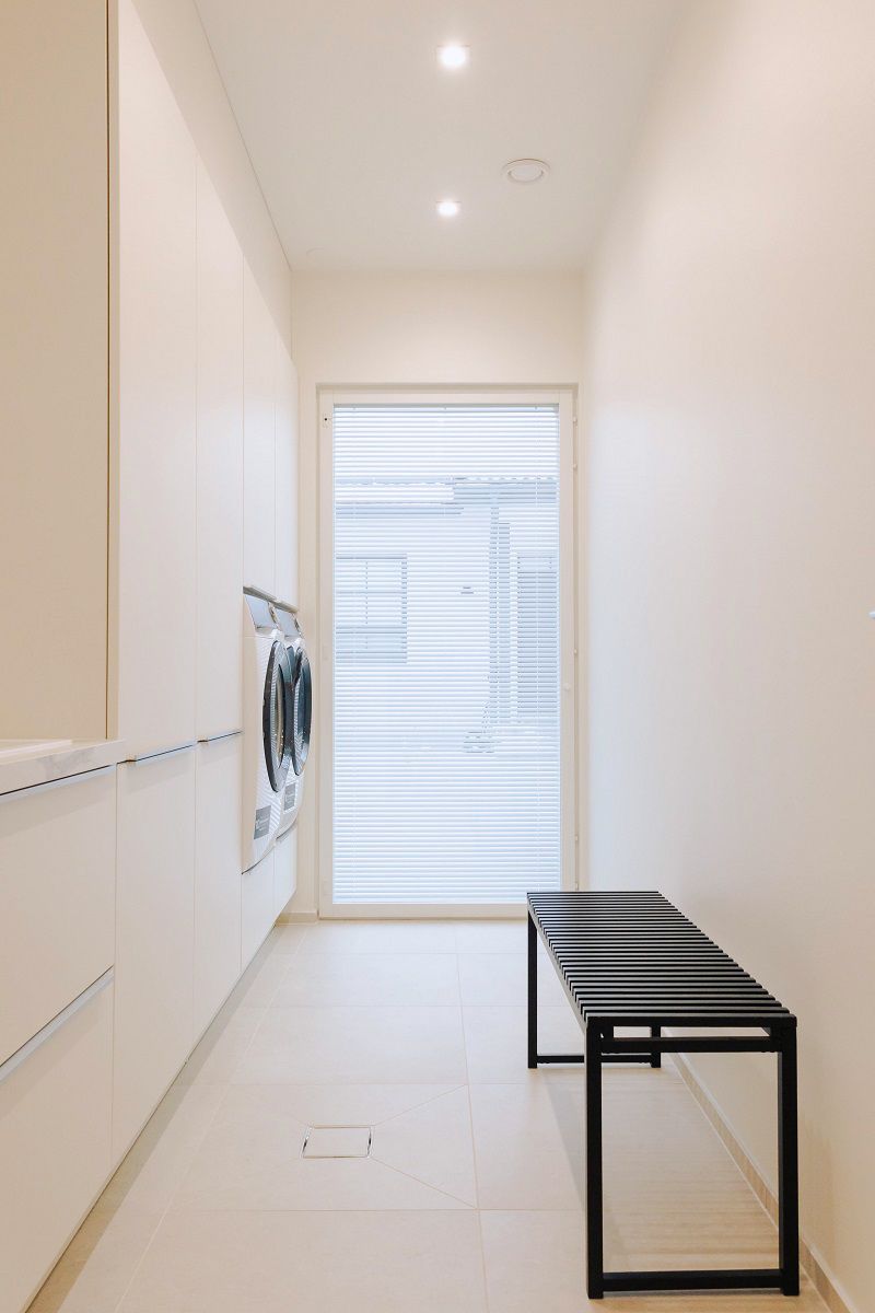 Locale di servizio illuminato con faretti KANTTI 023W.